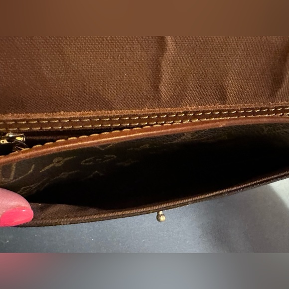 Louis Vuitton Clutch/Crossbody - Picture 9 of 13
